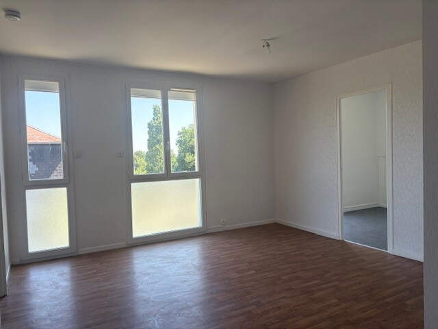 Leasing Appartement 2  pièces 50 m² La Châtre — photo du bien