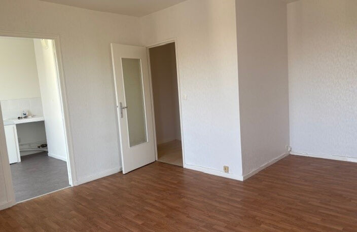 Leasing Appartement 2  pièces 50 m² La Châtre — photo 4