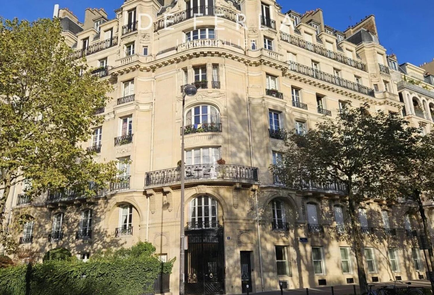Studette - Av. Emile Deschanel Paris 7e — photo 1