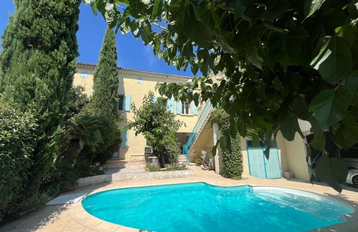 Propriété ancienne avec jardin, piscine, grand garage — photo 2