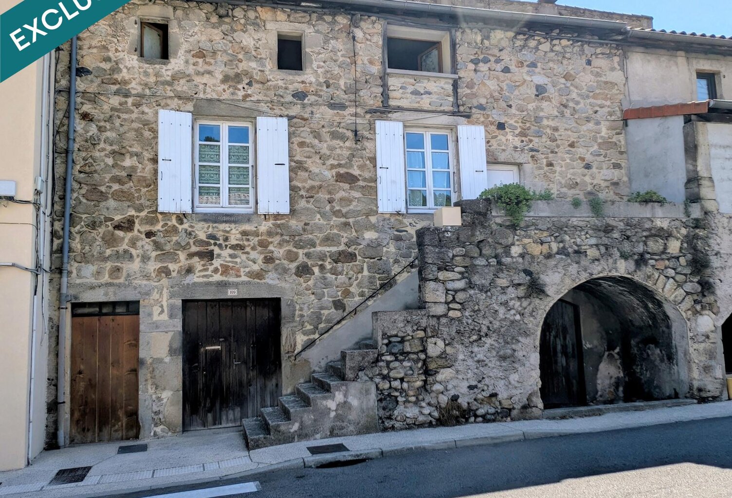 Maison en pierre DPE C avec jardin et terrasse — photo 1