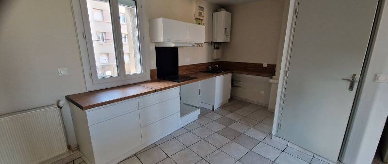 Location T4 90 m² à Givors 950 ¤ CC /mois