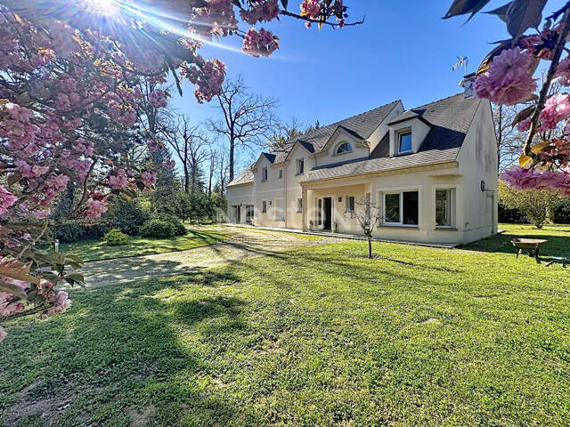 Maison Lamorlaye 8 pièce(s) 297 m² habitables, terrain 3386 m² — photo du bien