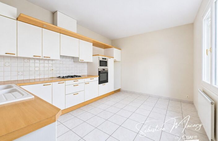 Chartrons : maison familiale avec garage et T2 indépendant — photo 5