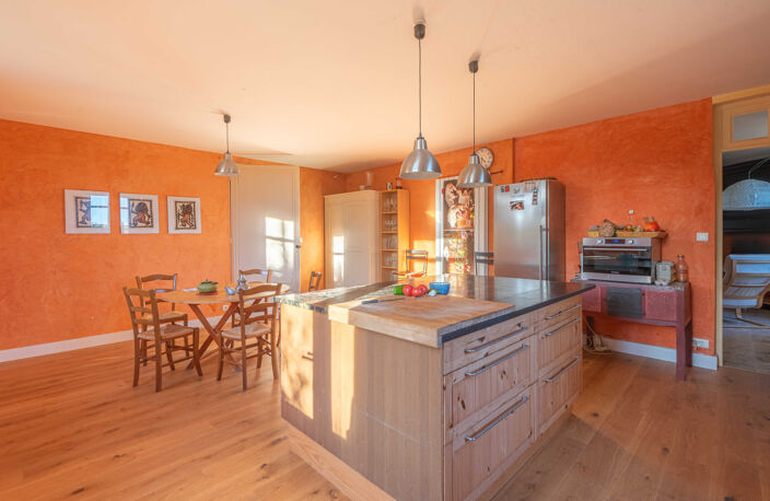 PROPRIETE EN PIERRE 18 EME - 280 M2 - 3 HA - RARE — photo 4