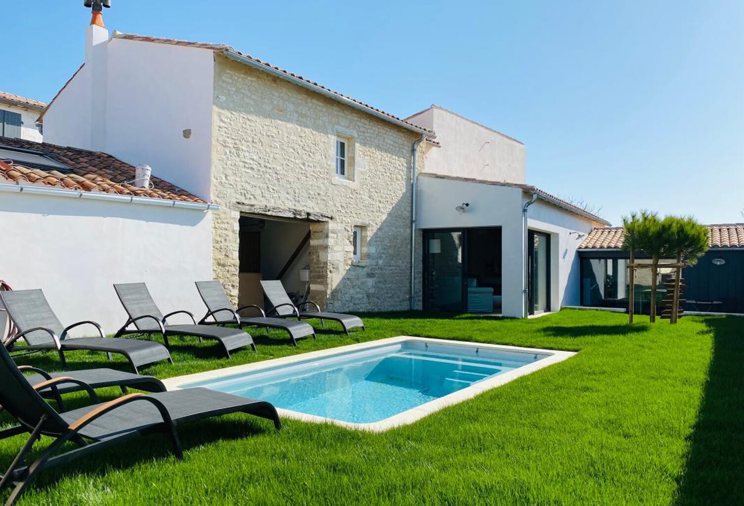Maison de charme en coeur de village - piscine - stationnement — photo 1
