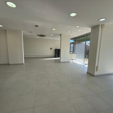 Commerce 2 pièces 330000 €