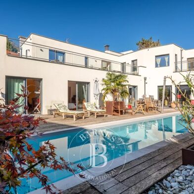 Maison 8 pièces 1050000 €