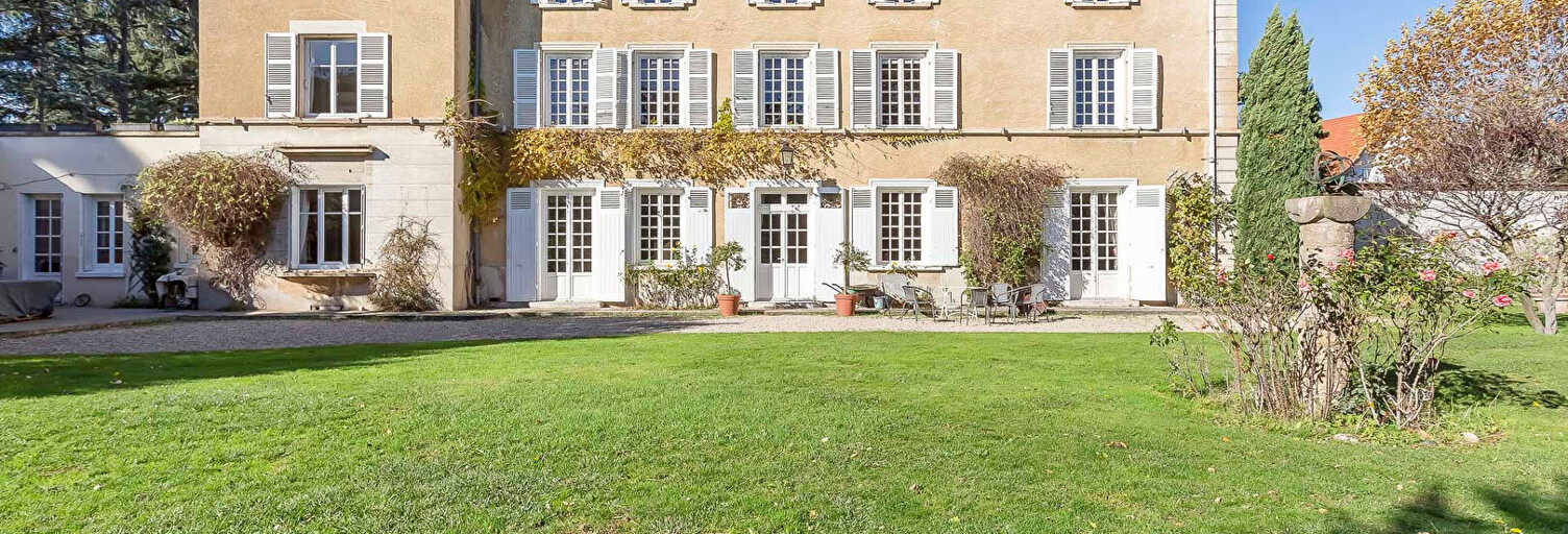 Maison 11 Pièces 450 m² à vendre à Saint-Genis-Laval (69230)