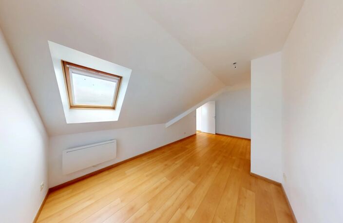 A LOUER - DUPLEX 4 PIECES AVEC 2 PLACES DE PARKING A CHARTRES — photo 5