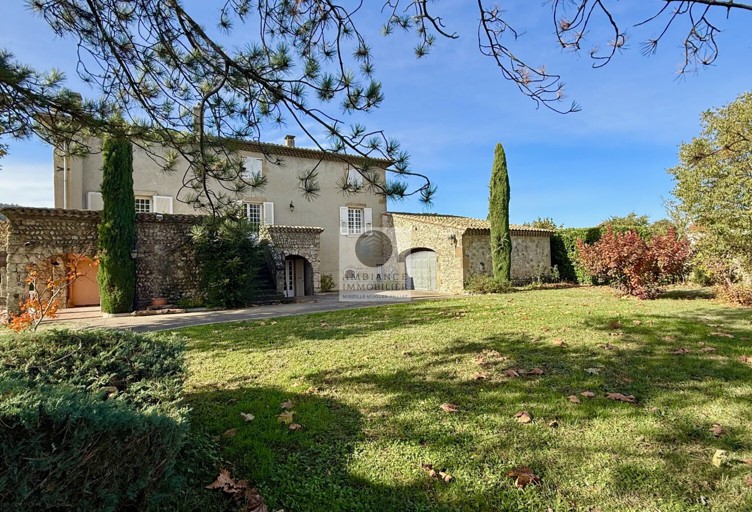 Maison de caractère au coeur du village — photo 1