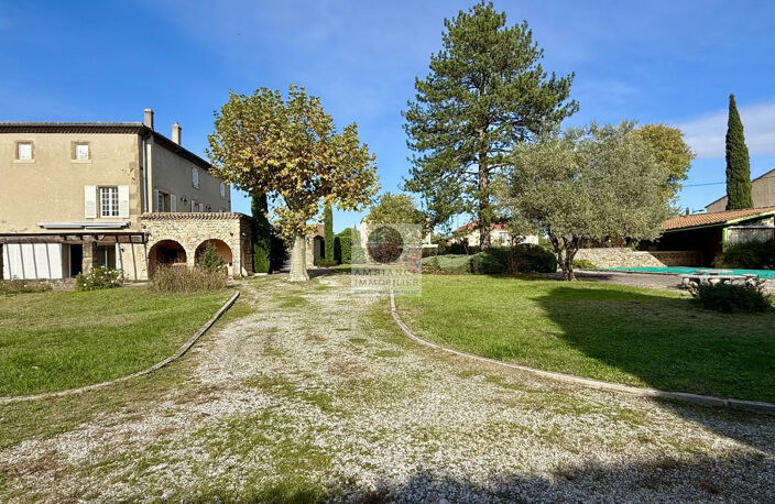 Maison de caractère au coeur du village — photo 2
