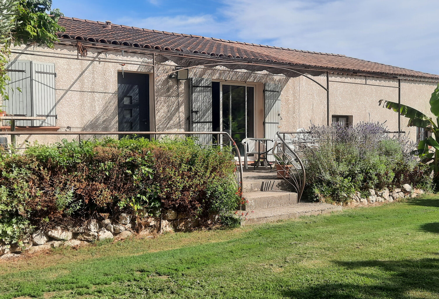Mallemort, villa avec piscine sur un terrain de 1266 m2 avec — photo 1