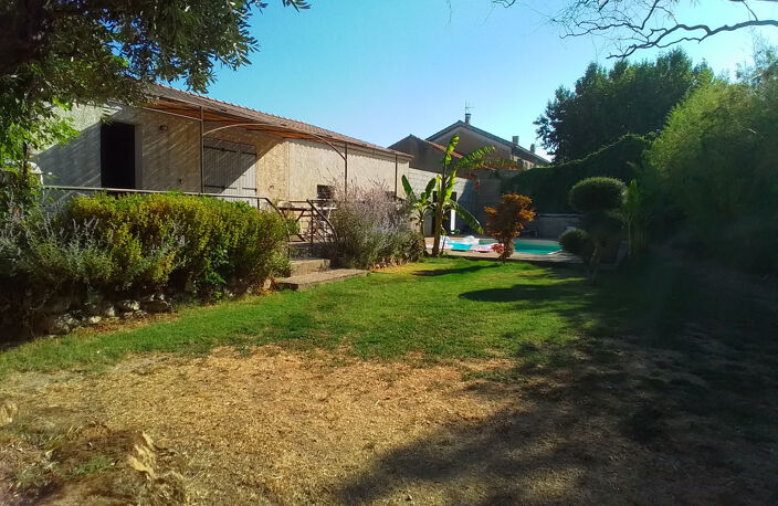 Mallemort, villa avec piscine sur un terrain de 1266 m2 avec — photo 2
