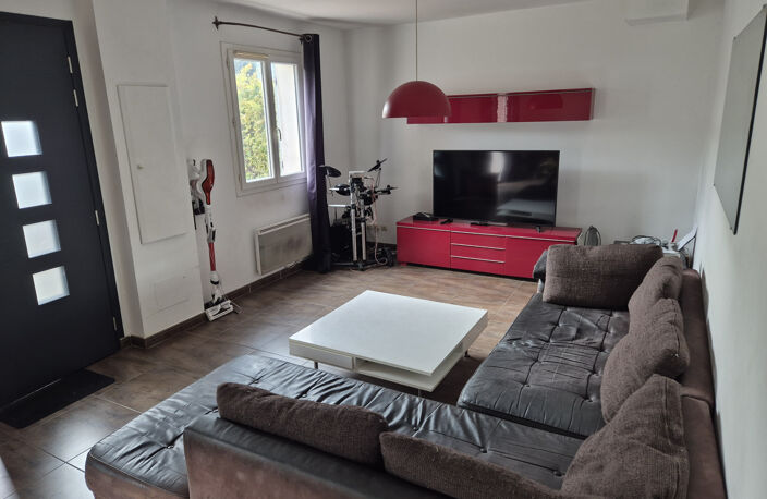 Mallemort, villa avec piscine sur un terrain de 1266 m2 avec — photo 4