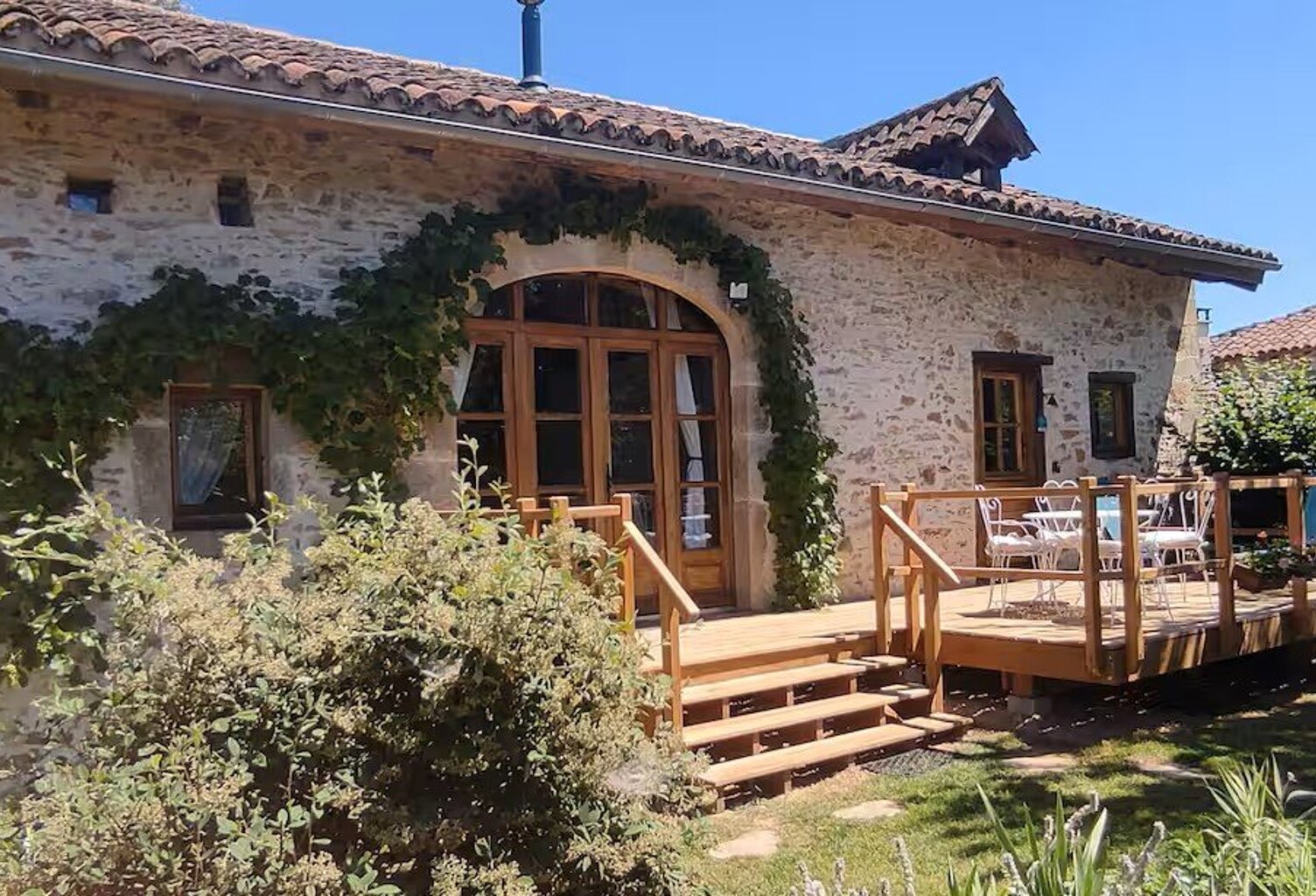Entre Maurs et Figeac, jolie maison en pierres , entièrement rénovée avec 1526m² de terrain — photo 1