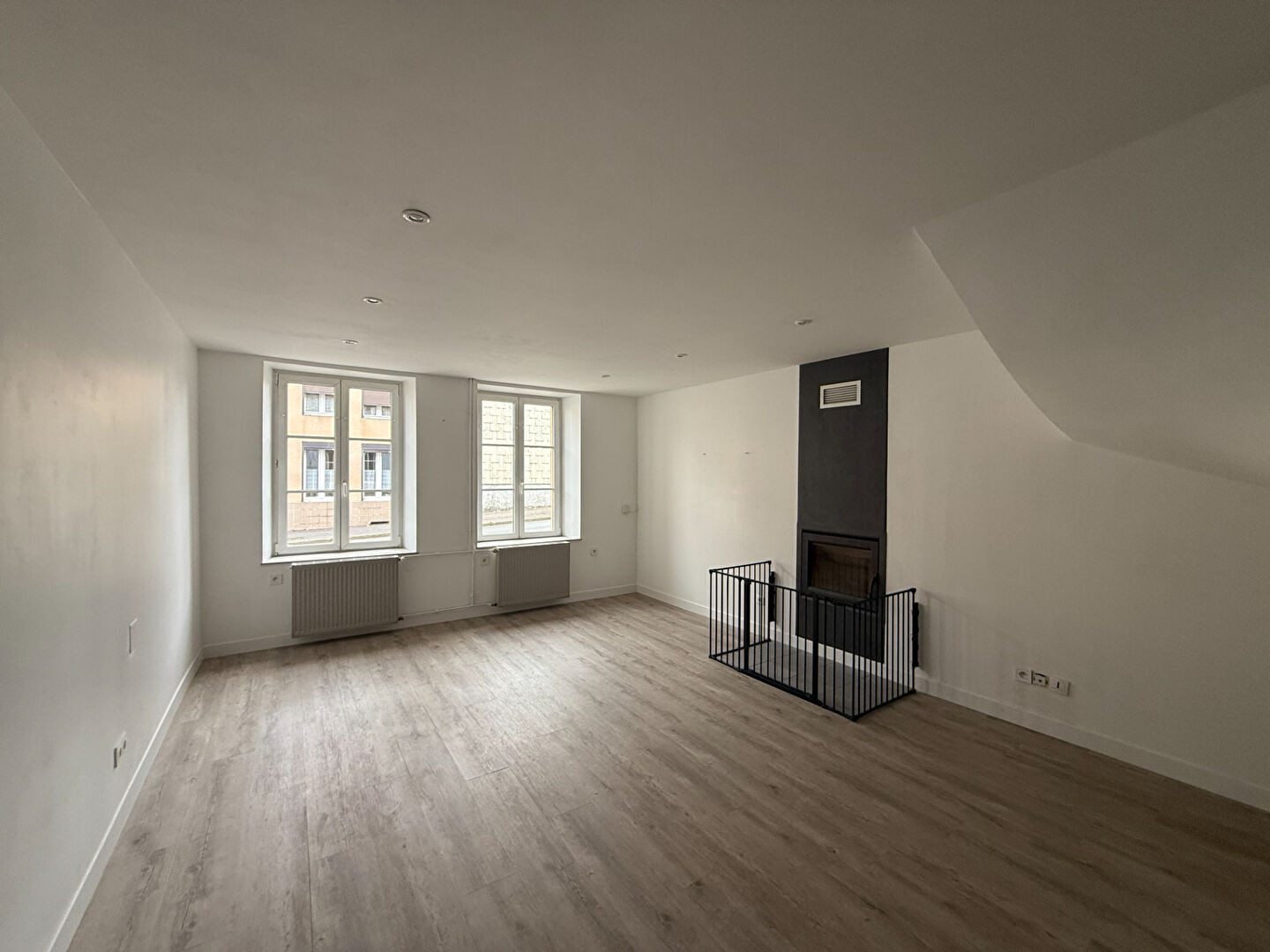 Appartement  T4 à louer Vivier-au-Court 08440
