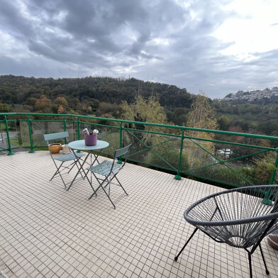 Appartement 4 pièces 905 €