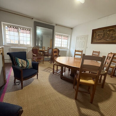 Appartement 5 pièces 900 €