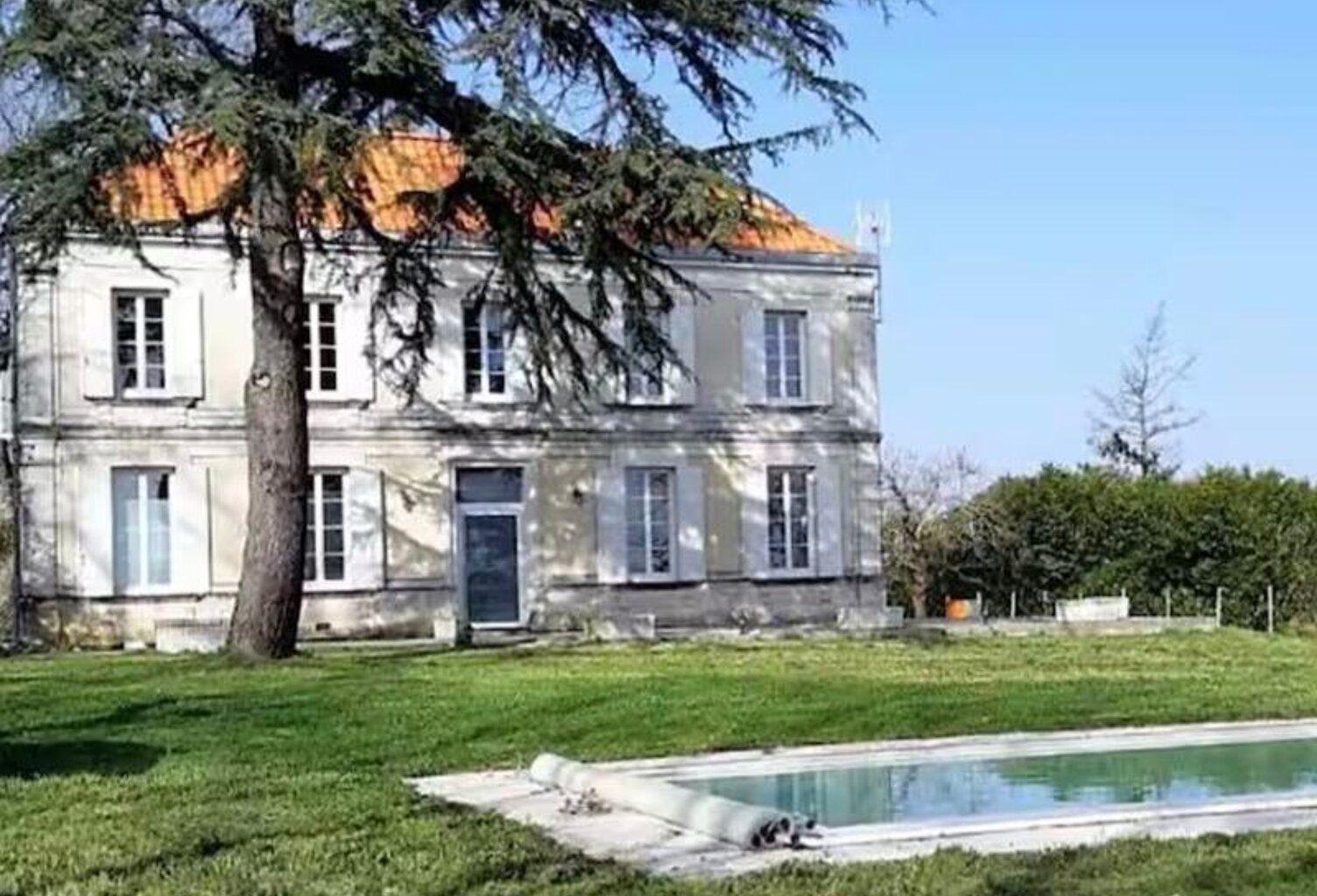Maison en pierre de 10 pièces principales — photo 1