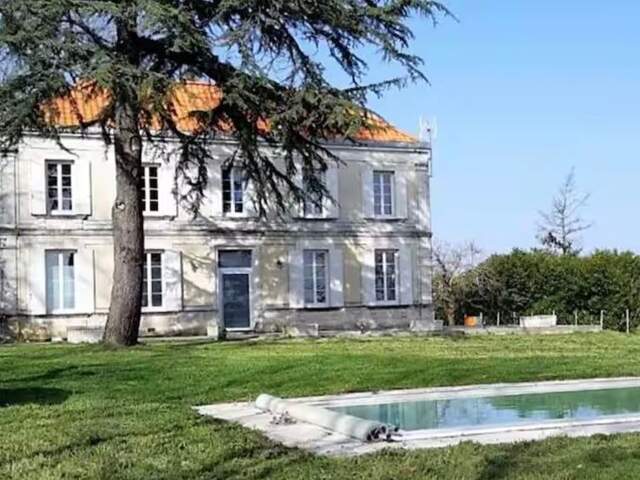 Maison en pierre de 10 pièces principales — photo du bien