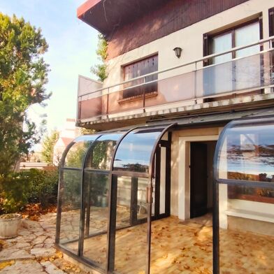 Maison 5 pièces 749000 €