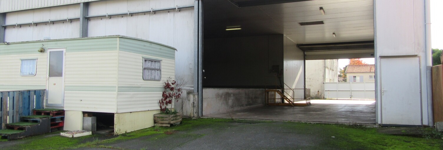 Immeuble  900 m² à vendre à Saint-Amand-sur-Sèvre (79700)