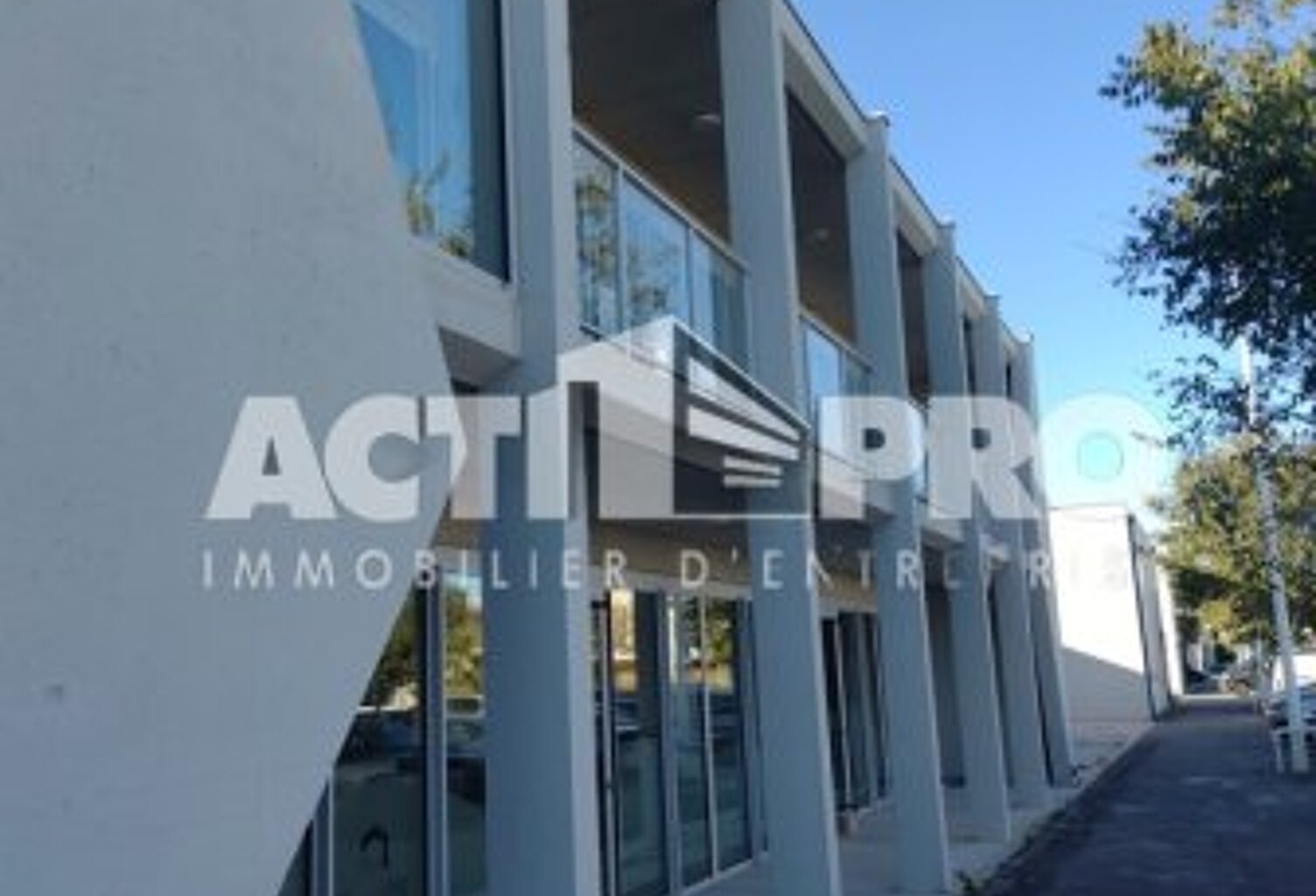 Bureaux à louer — photo 1