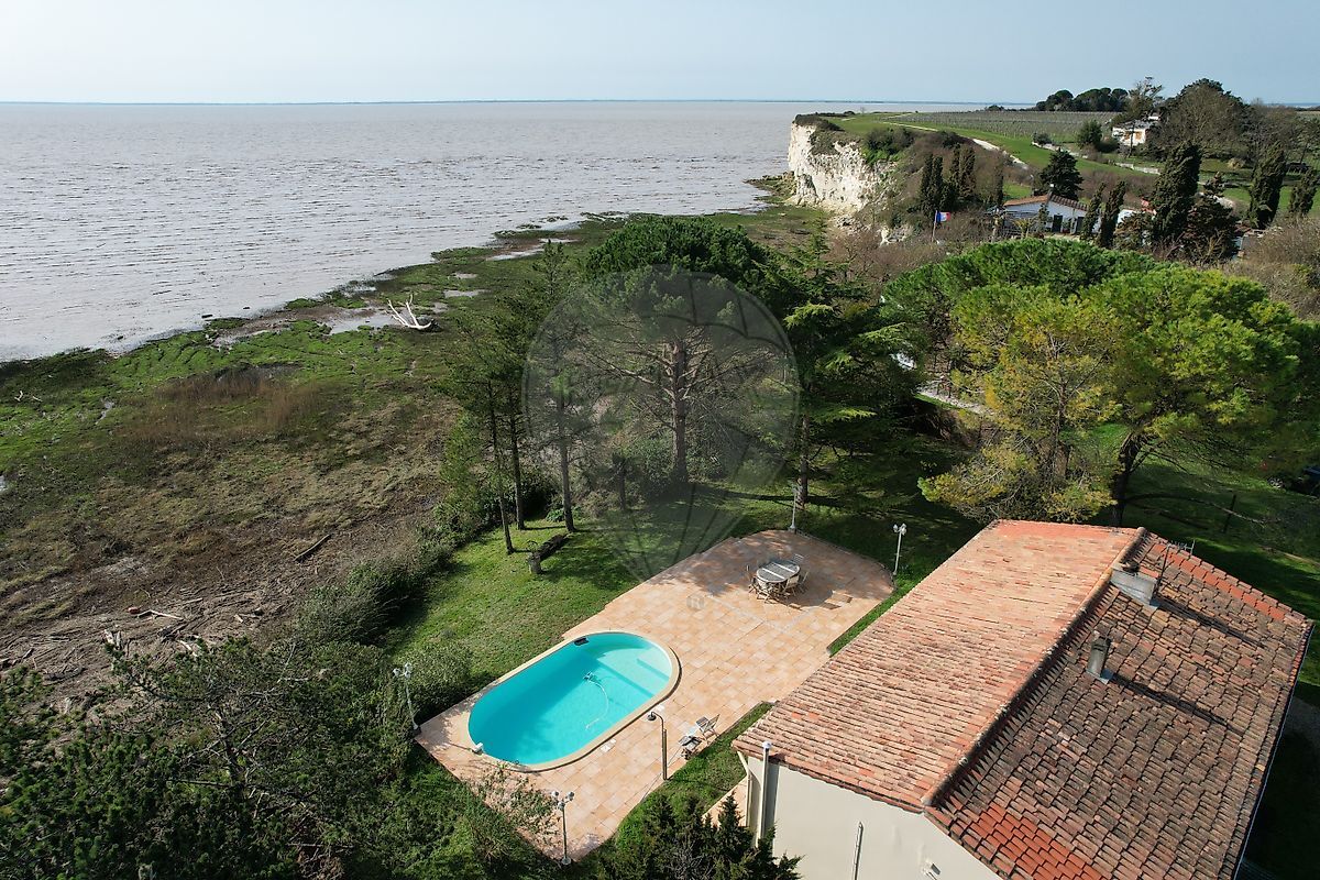 Villa / Maison  T6 à vendre Meschers-sur-Gironde 17132