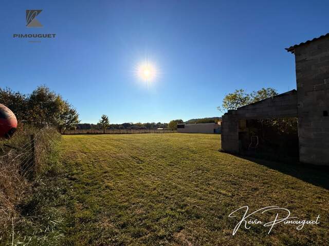 Terrain constructible 1542 m² + 8862 m²  de terrain agricole - Garage existant – Lamothe-Montravel — photo du bien