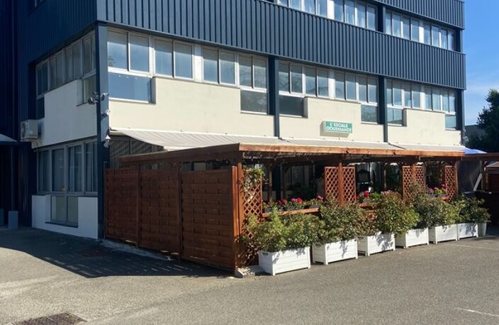Bureau rénové de 77 m2 à vendre à Trappes au prix de 103000 euros TTC — photo 5