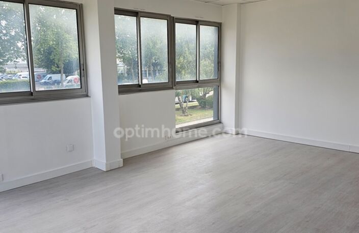 Bureau rénové de 97 m2 à vendre à Trappes au prix de 129000 euros TTC — photo 2
