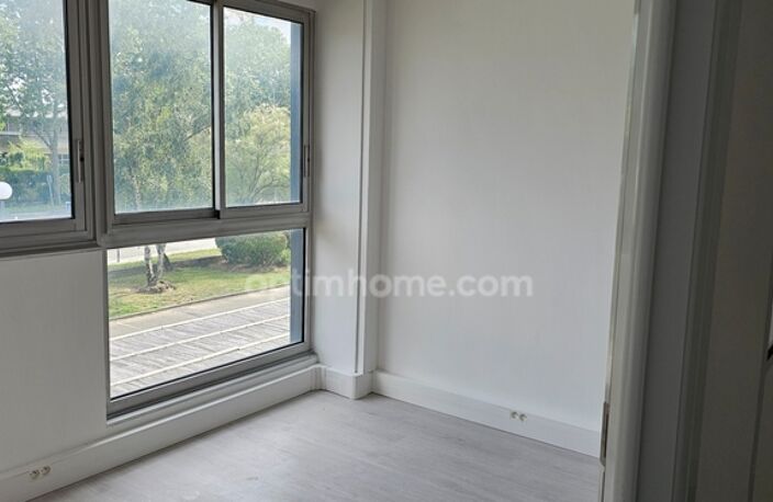Bureau rénové de 97 m2 à vendre à Trappes au prix de 129000 euros TTC — photo 3