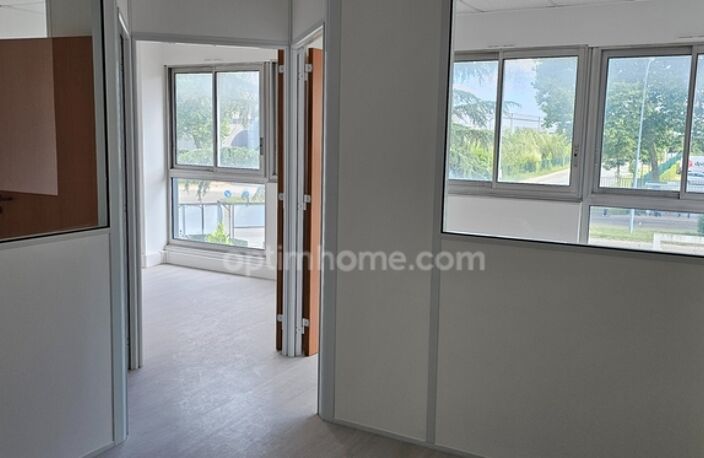 Bureau rénové de 97 m2 à vendre à Trappes au prix de 129000 euros TTC — photo 4