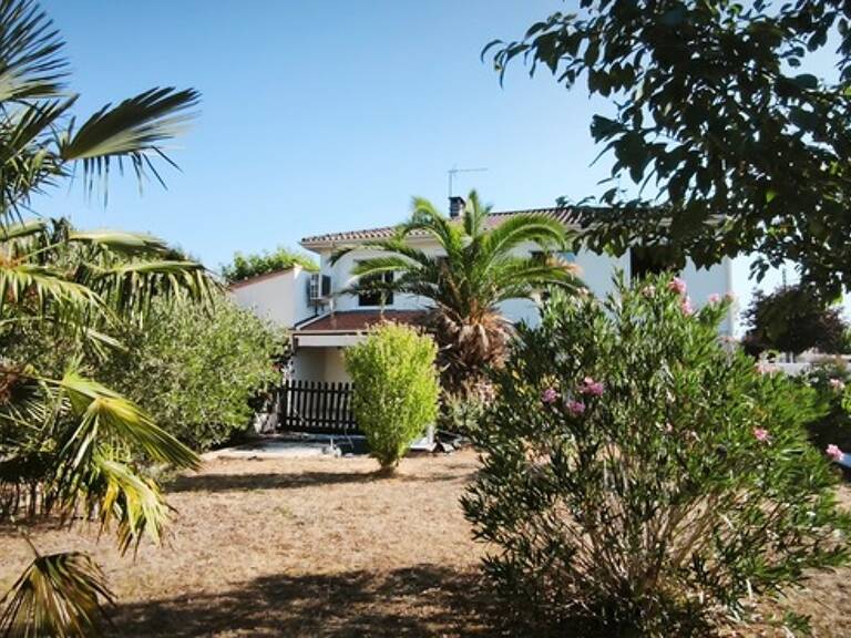 Maison à AIFFRES (79) — photo 1