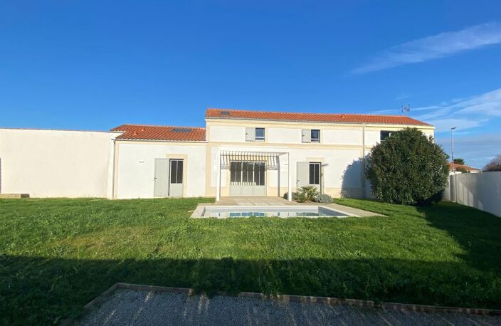 Maison Saint-Laurent-de-Prée, 4 chambres, jardin clos, piscine et garage — photo 2