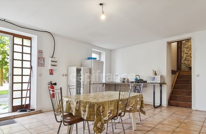 Grande bâtisse de 14 pièces – 262 m² habitables (répartie en 3 logements) – Courtemont-Varennes (02) — photo 2