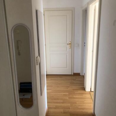 Appartement 3 pièces 880 €