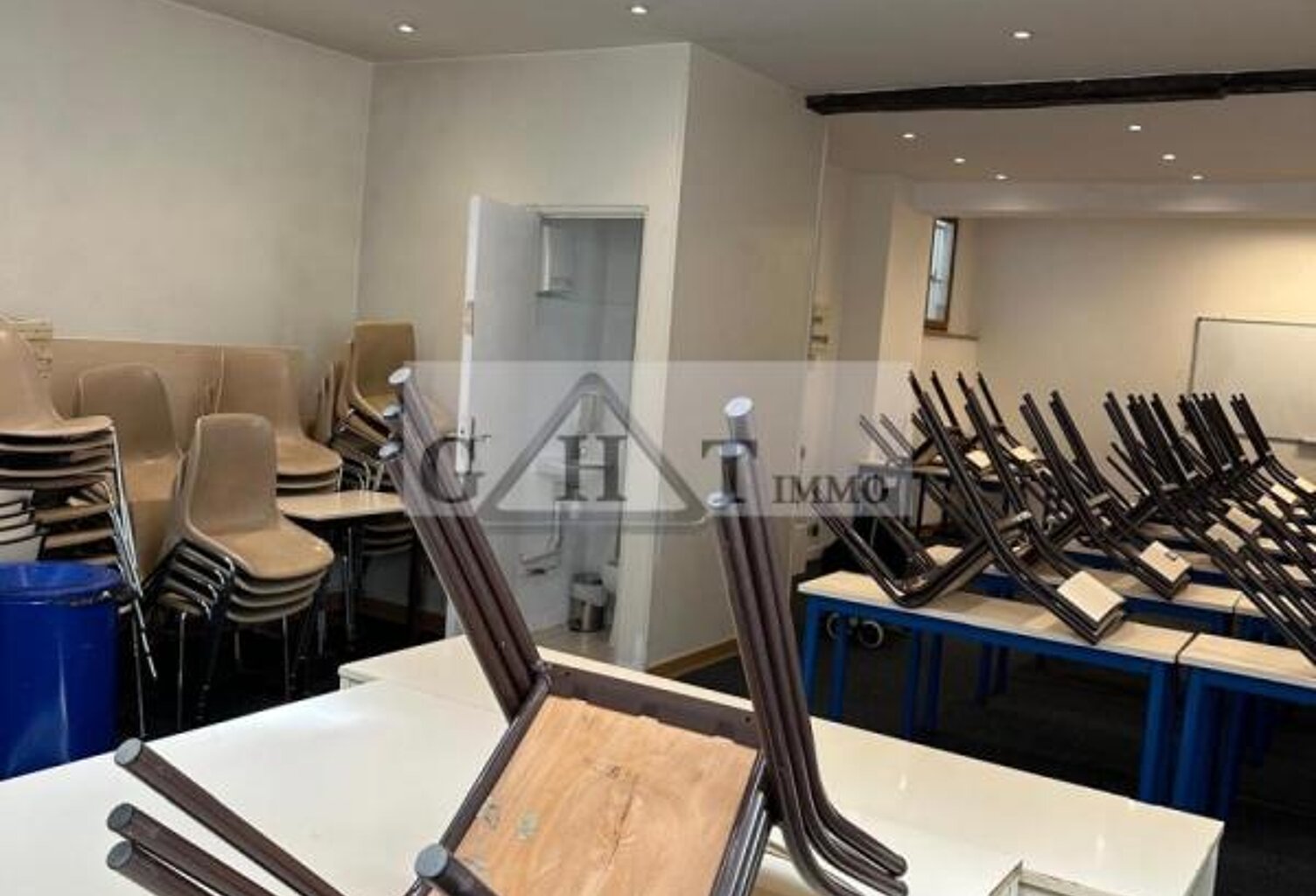 A LOUER BOUTIQUE 60 M2 IDEAL PROFESSIONS LIBERAL, FACE A UN HOPITAL — photo 1