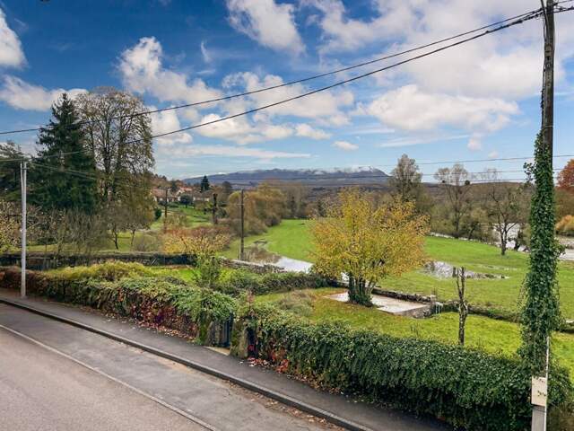 Port-Lesney - Maison en pierre de caractère - 215 m² habitables - 8 pièces - 3 chambres- Terrain 944 m² — photo du bien