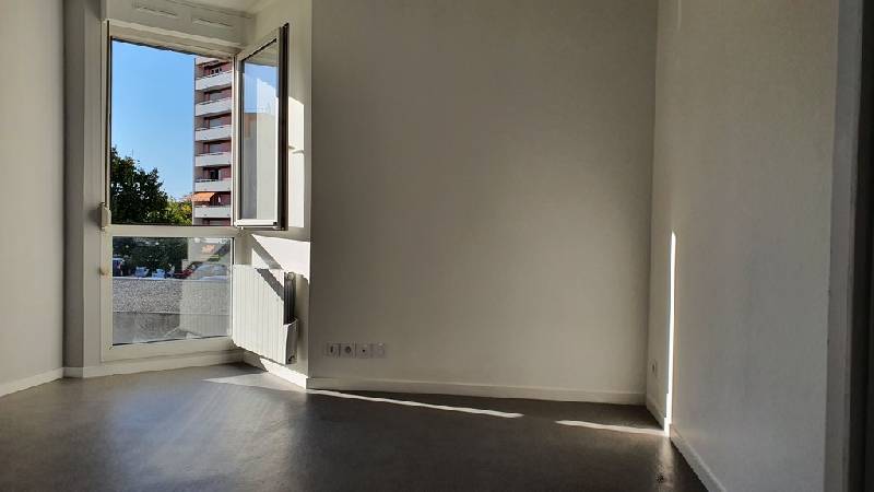 Location Studio 18 m² à Dijon 442 ¤ CC /mois