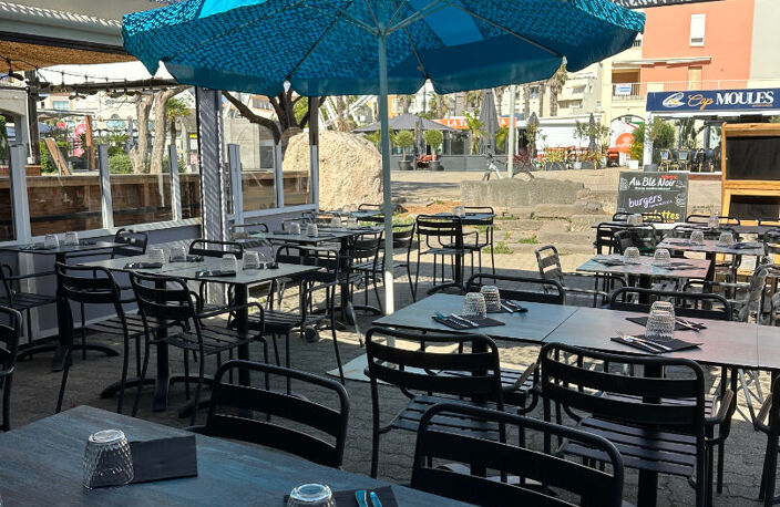MURS COMMERCIAUX DE CREPERIE AVEC TERRASSE AU CAP D'AGDE — photo 2