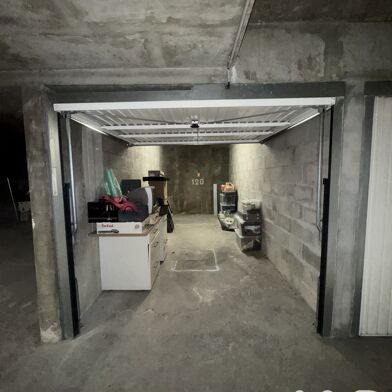 Garage  23000 €