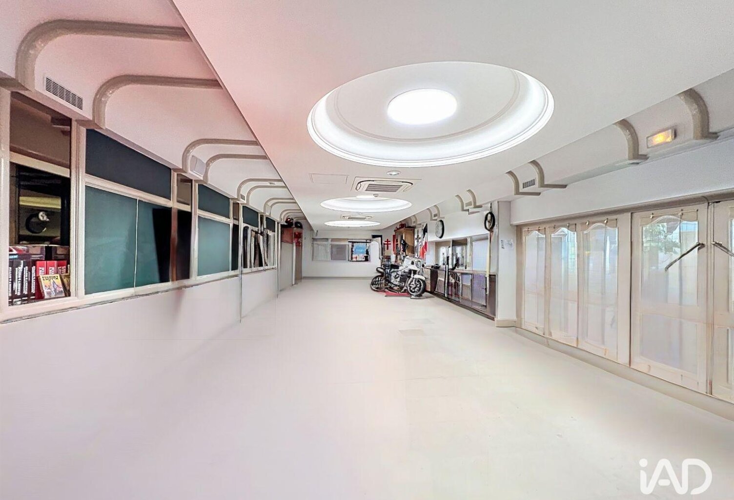 Vente Boutique/Local commercial 1 264 m&sup2; — photo 1