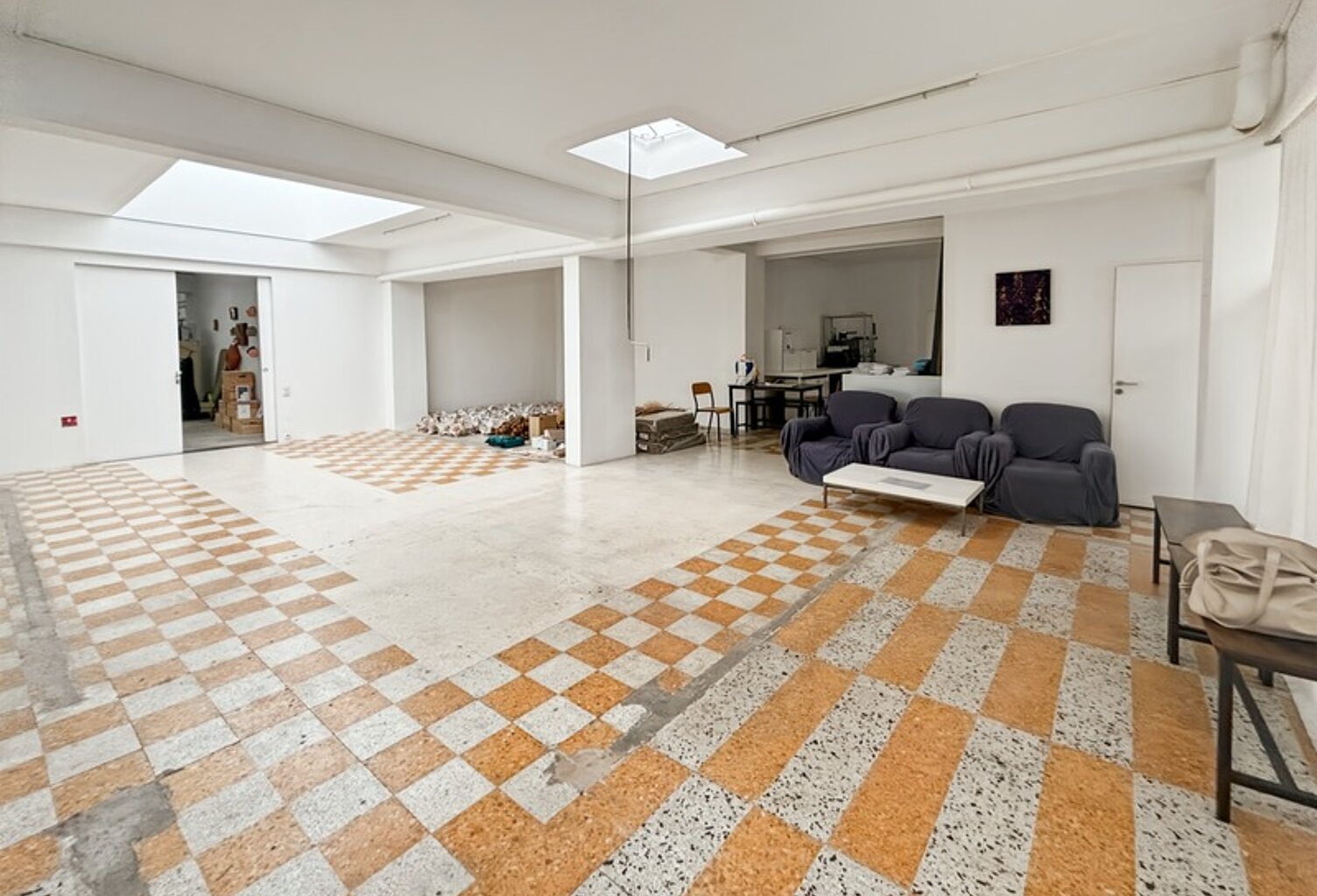 NICE - GRAND LOCAL COMMERCIAL - ATELIER - BUREAUX — photo 1