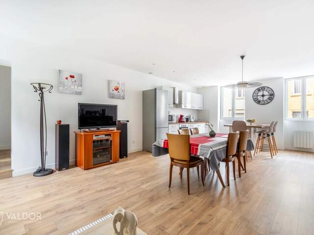 Appartement T4 rénové - 94 m² - pièce de vie 48 m² — photo du bien