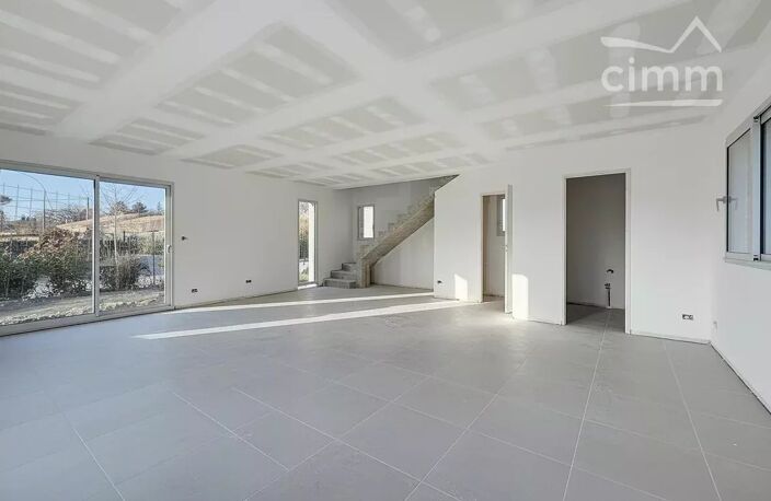 Villa neuve de type 4 avec garage et piscine — photo 2