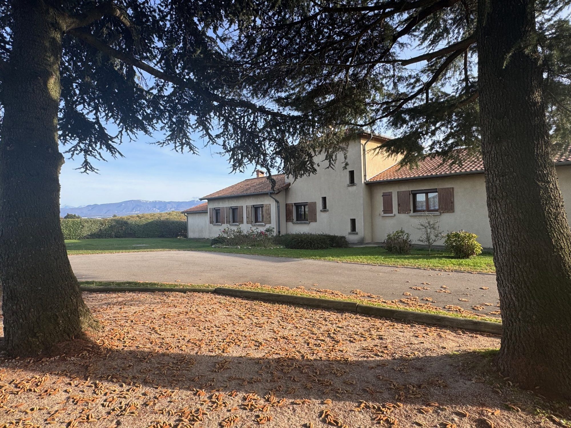 Villa / Maison  T7 à vendre Granges-les-Beaumont 26600