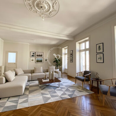 Appartement 4 pièces 2185 €