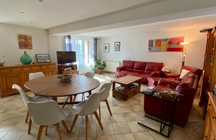 Maison 168m² avec garage, terrasses, dépendance et jardin attenant — photo 2